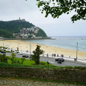 ondarreta-beach-5-pax.sansebastianhotels.net/